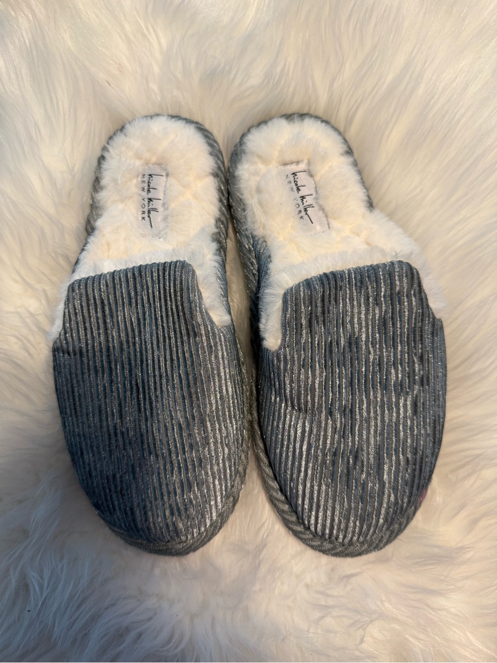 Nicole Miller New York Slippers Women's S 5-6 Silver Gray Faux Fur Cozy Chic Spa